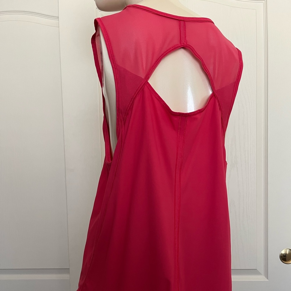 Lululemon tanktop hot pink.